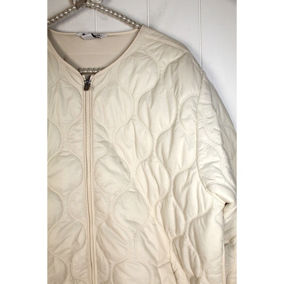 Athleta Alight Quilted Puffer Jacket in Ivory Size Large - Picture 4 of 9